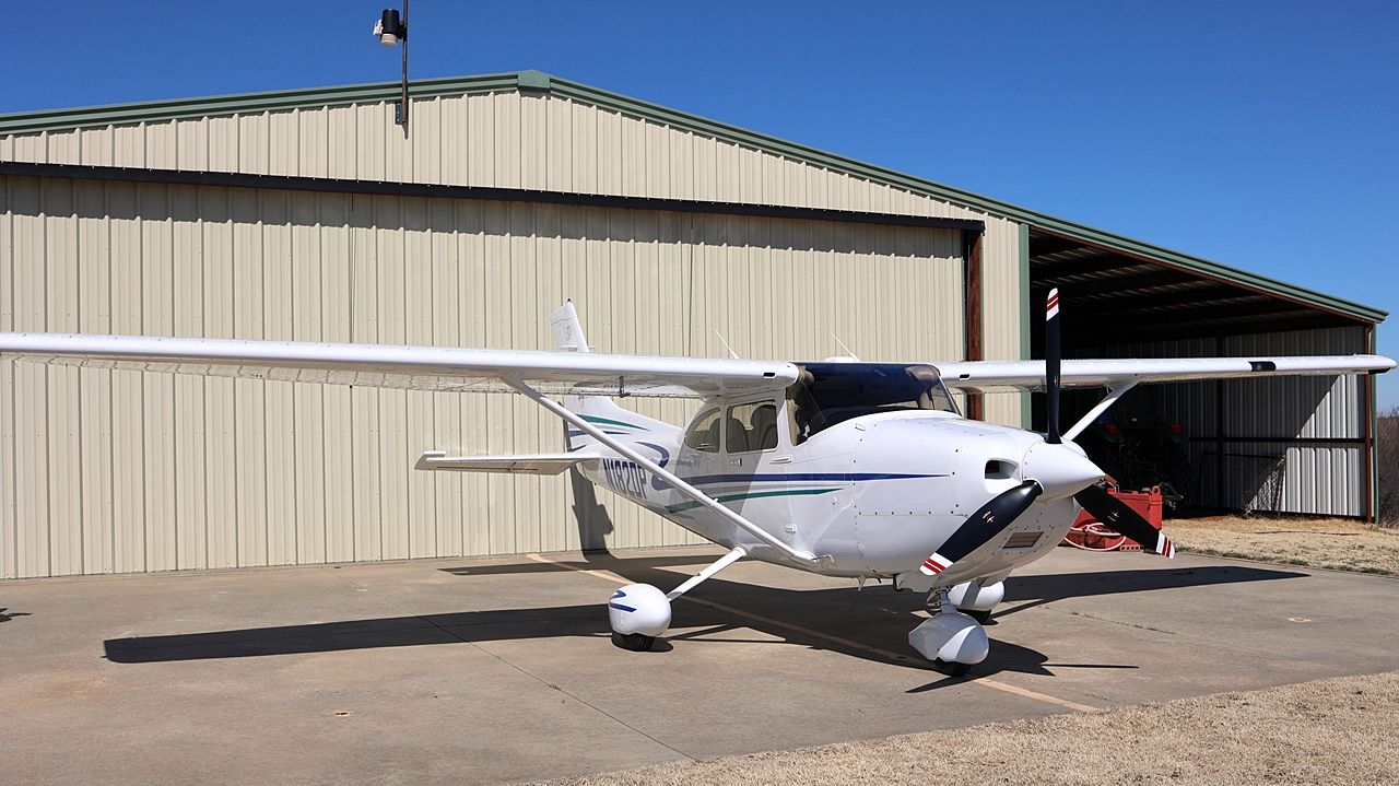 2002 Cessna 182T Skylane - Image 2