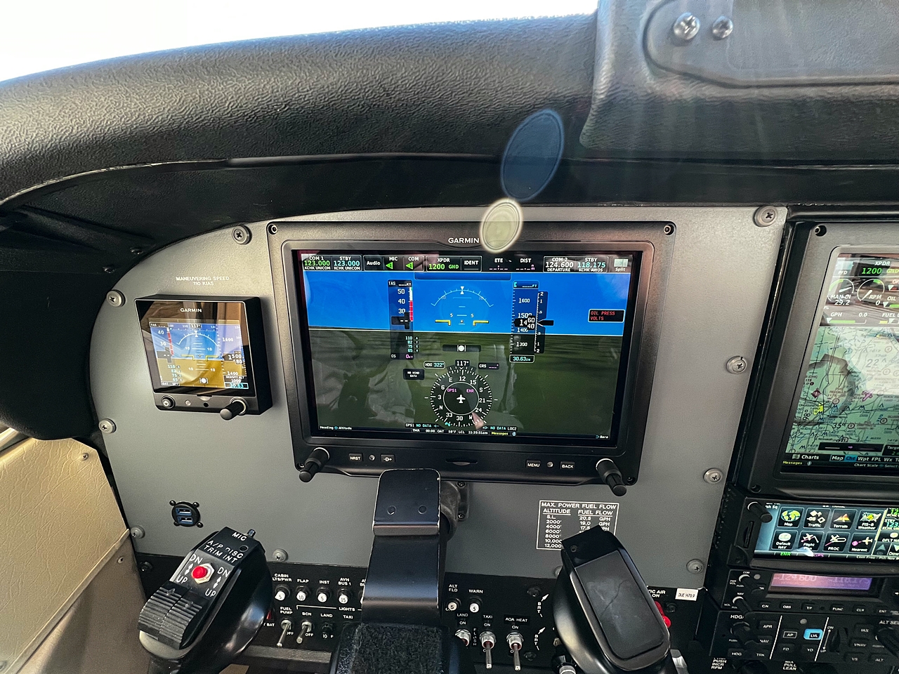 2002 Cessna 182T Skylane - Image 13