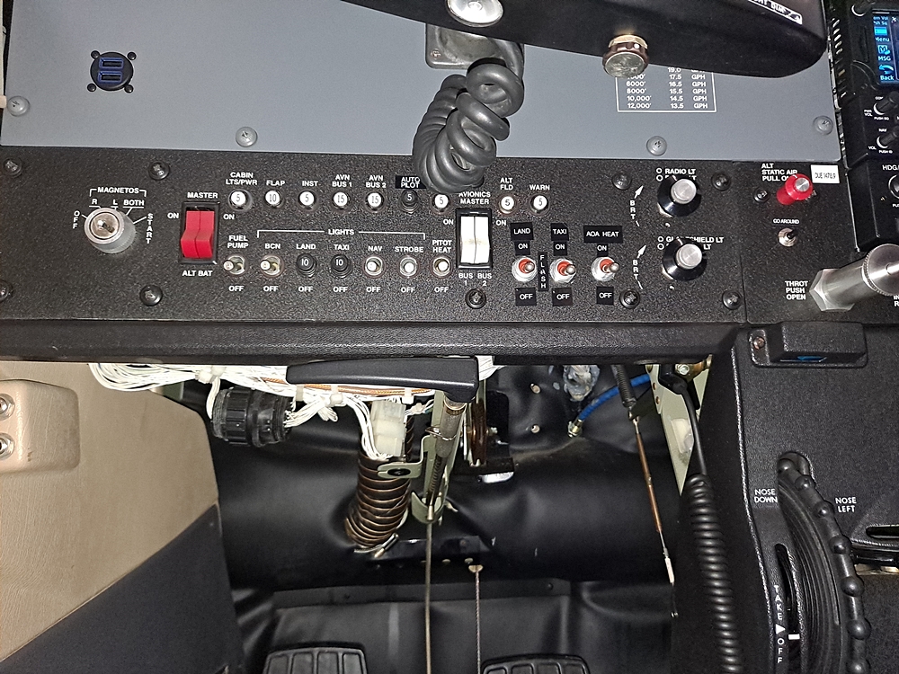 2002 Cessna 182T Skylane - Image 22