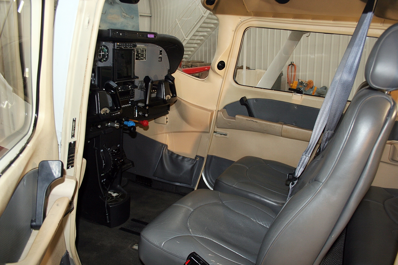 2002 Cessna 182T Skylane - Image 10