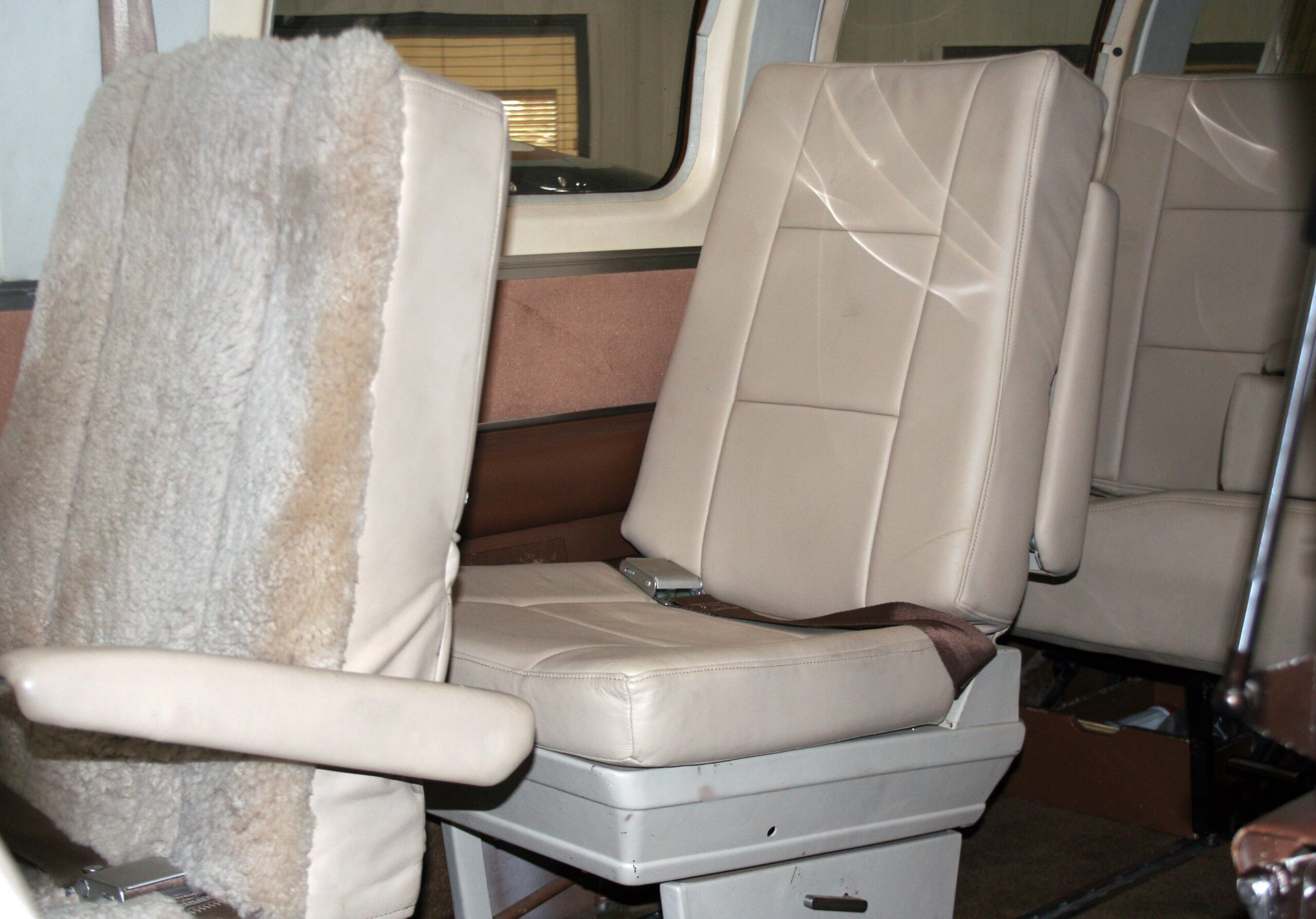 1977 Aerostar 601P - Image 16