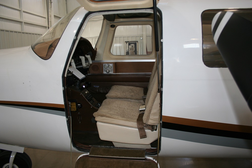 1977 Aerostar 601P - Image 4