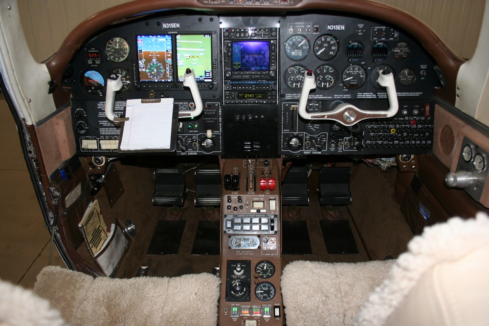 1977 Aerostar 601P - Image 7
