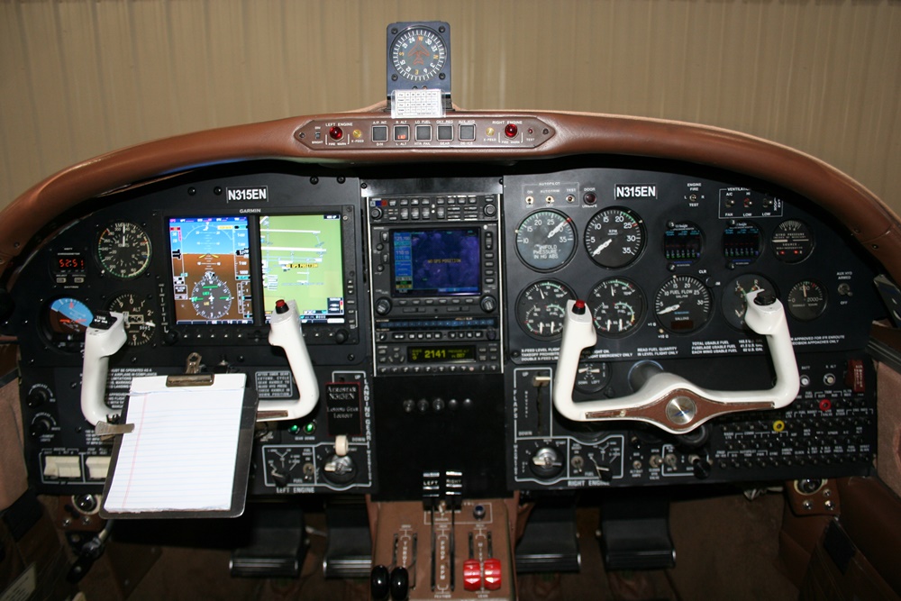 1977 Aerostar 601P - Image 8