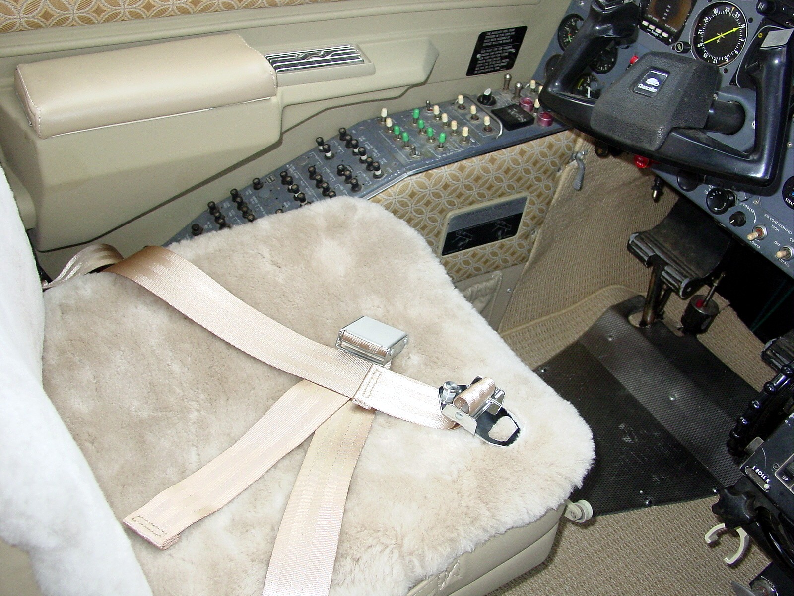 1980 Cessna 414A N320SW - Image 4
