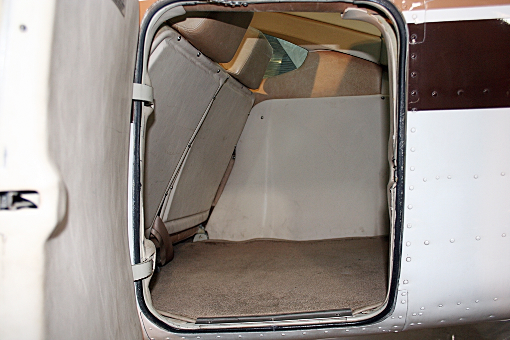1981 Cessna Turbo 182 Skylane - Image 12