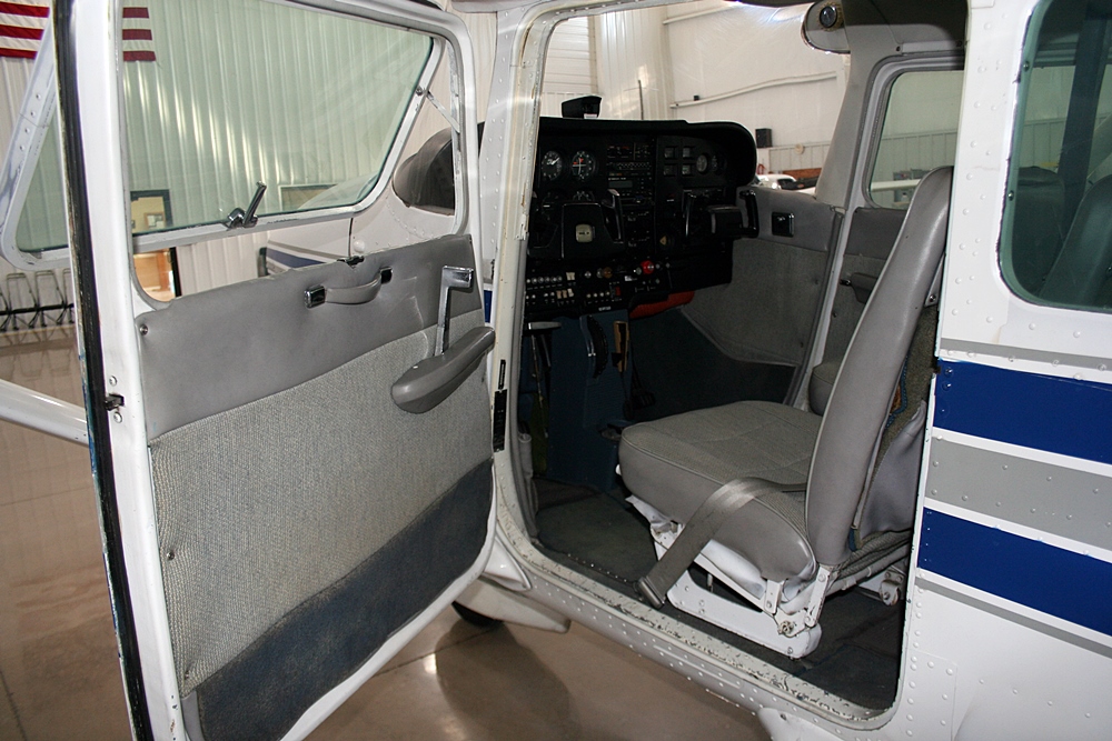 1975 Cessna 172 Skyhawk - Image 7