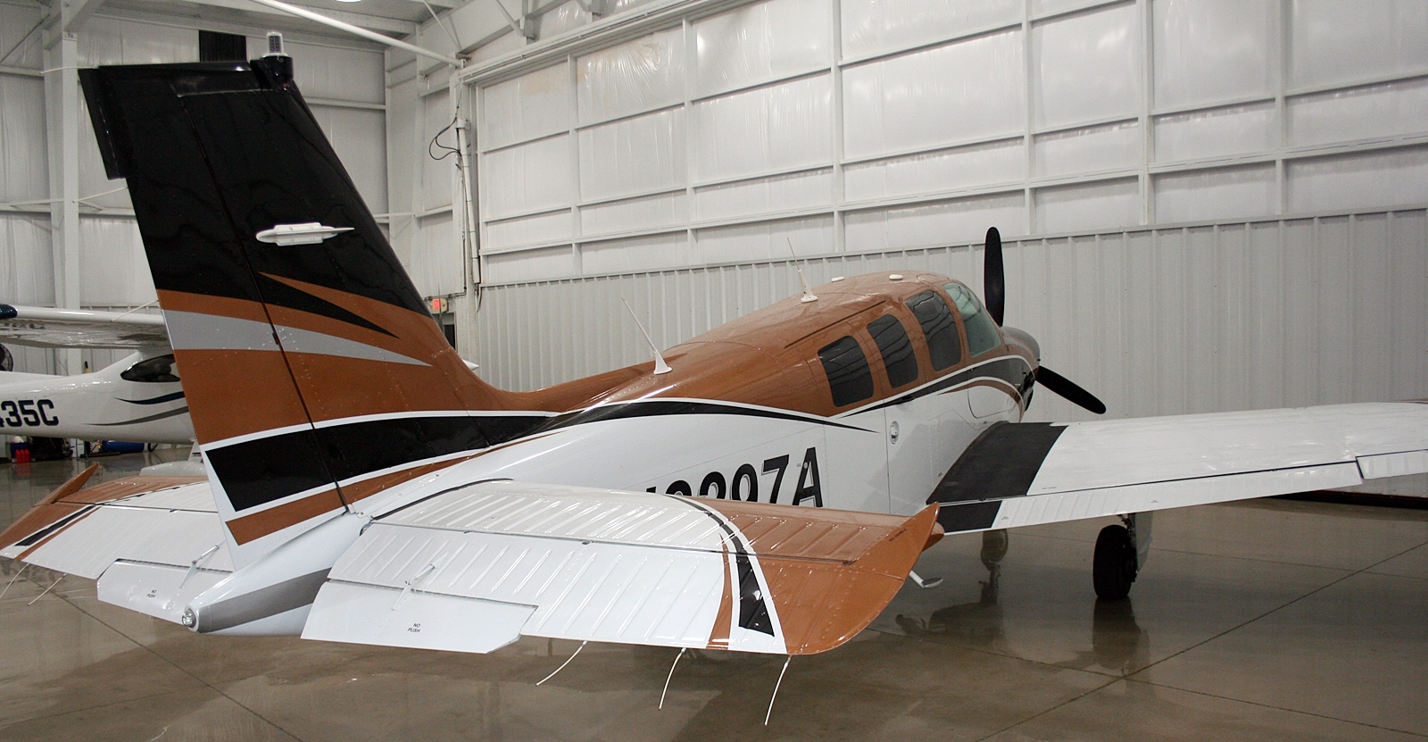 1992 Beechcraft A-36 Bonanza - Image 3