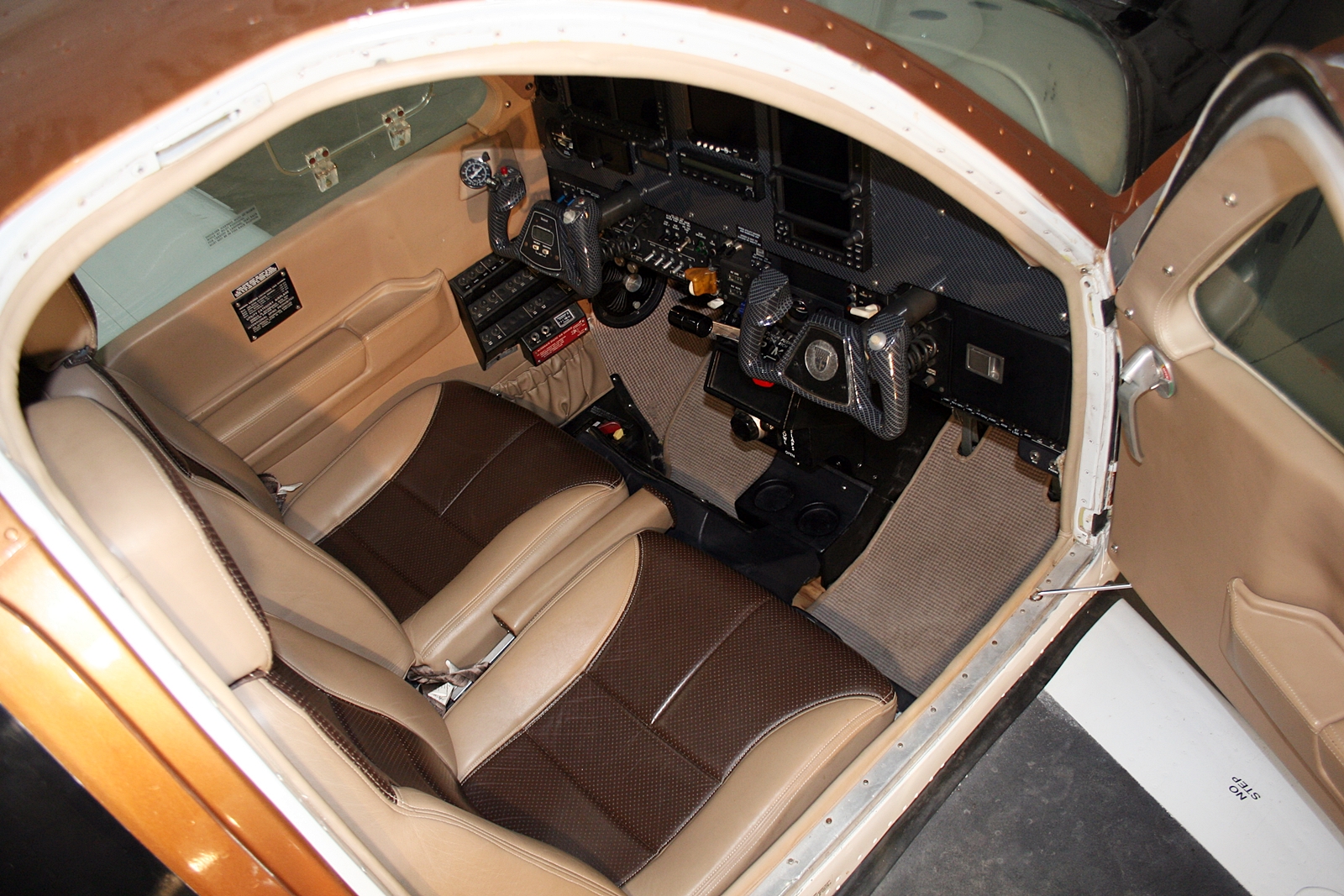 1992 Beechcraft A-36 Bonanza - Image 10