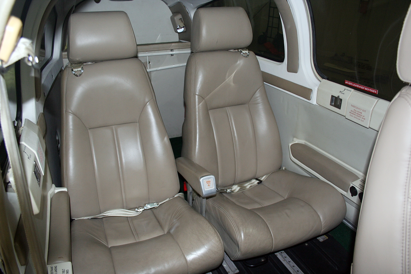 1990 Beechcraft F33A - Image 12