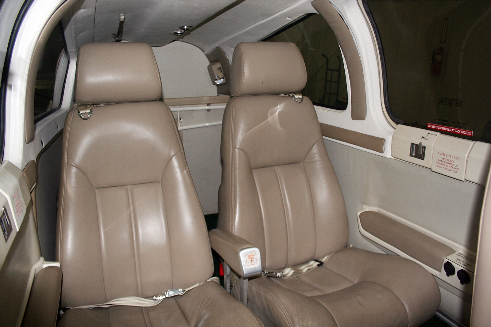 1990 Beechcraft F33A - Image 11