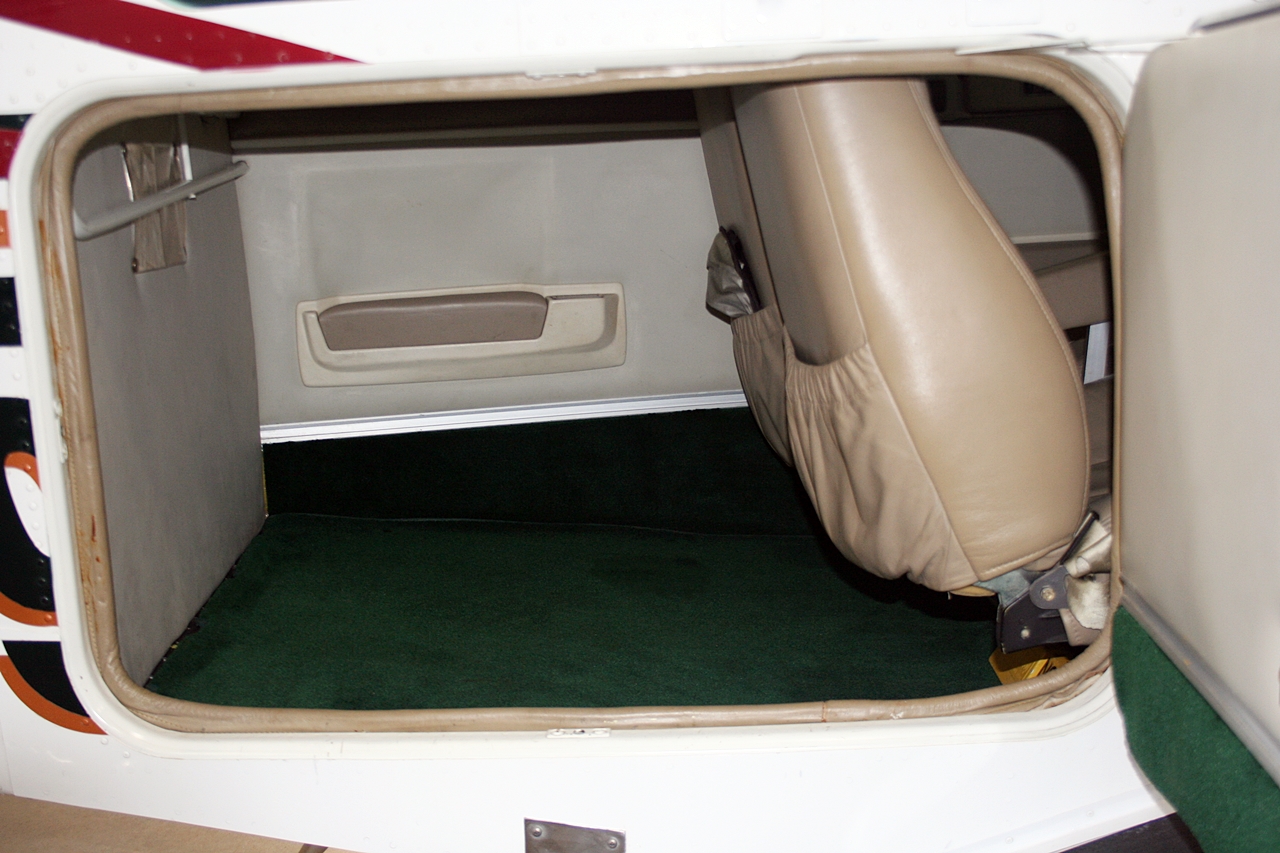 1990 Beechcraft F33A - Image 14