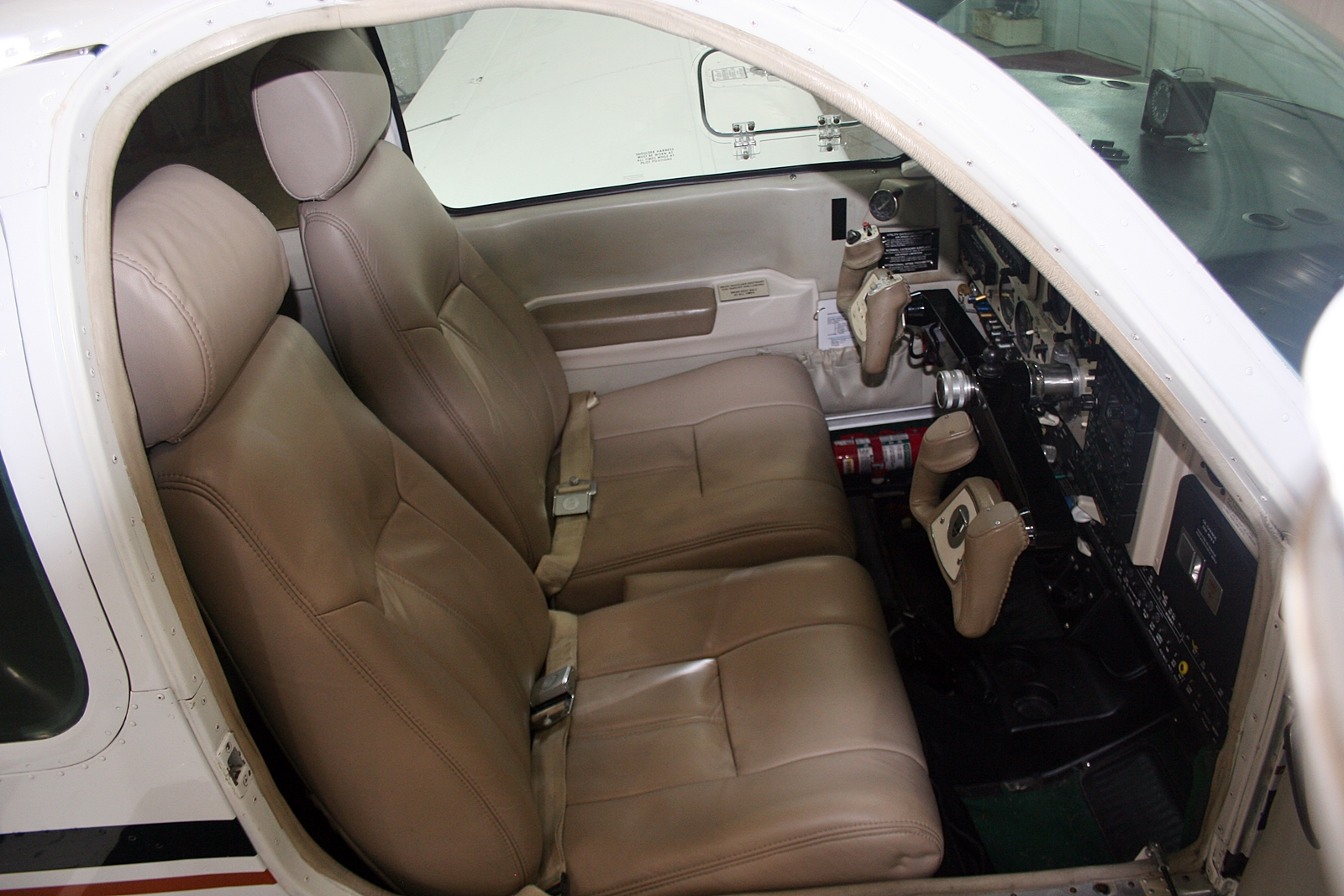 1990 Beechcraft F33A - Image 9