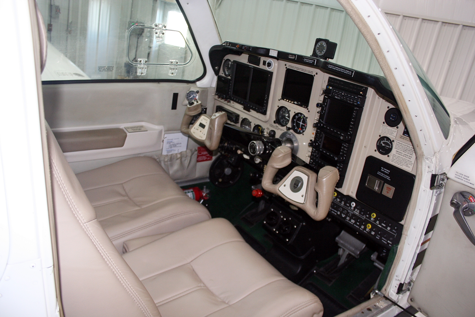 1990 Beechcraft F33A - Image 8