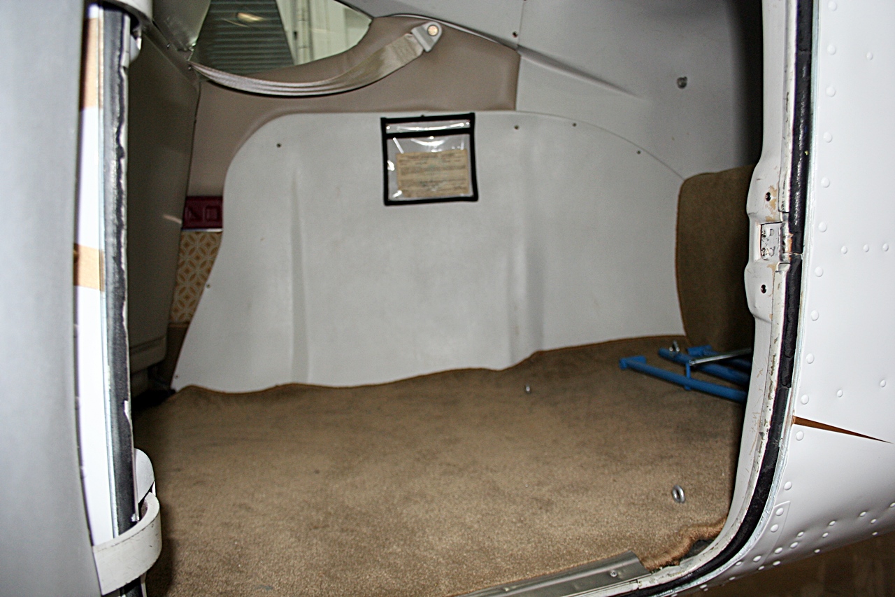 1985 Cessna 182R Skylane - Image 3