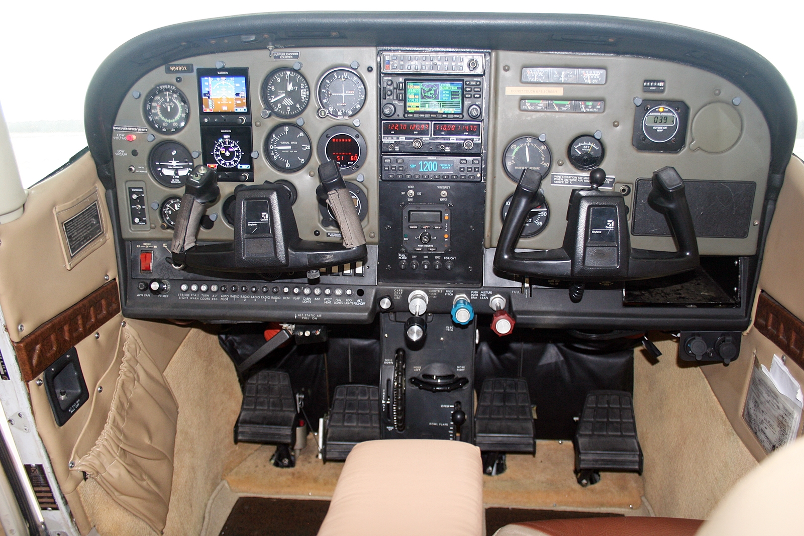 1985 Cessna 182R Skylane - Image 11