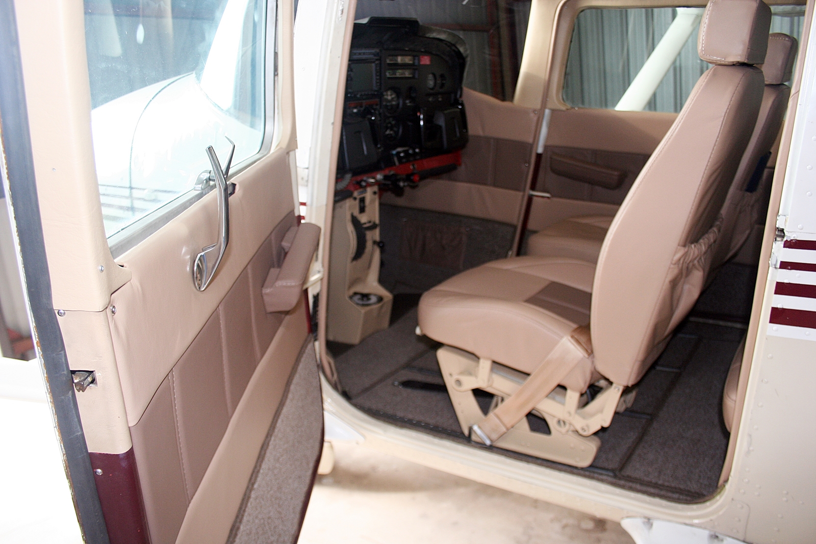 1973 Cessna 182 Skylane - Image 7