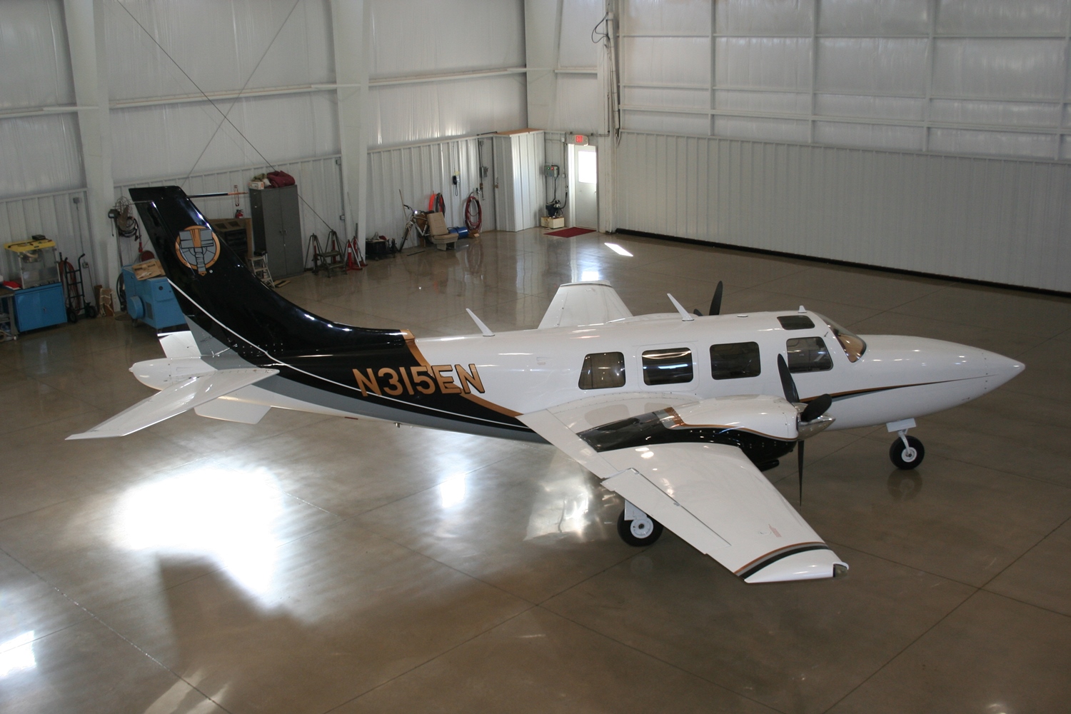 1977 Aerostar 601P - Image 11