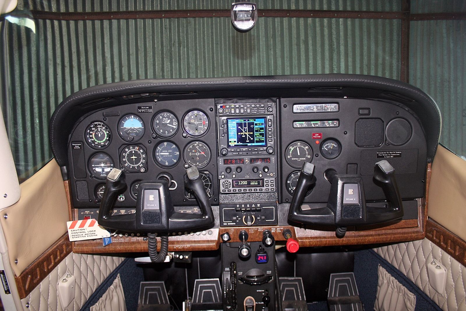 1982 Cessna 182R Skylane - Image 13