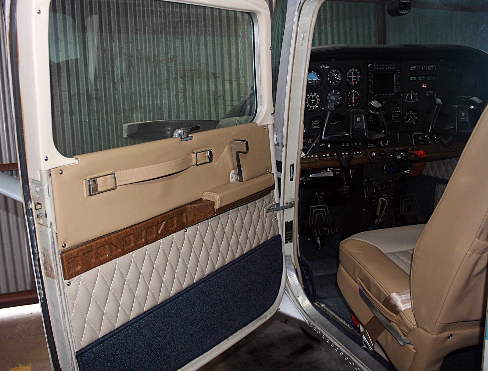 1982 Cessna 182R Skylane - Image 7