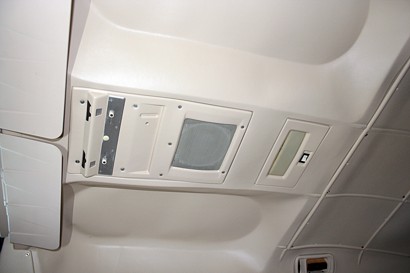 1982 Cessna 182R Skylane - Image 9