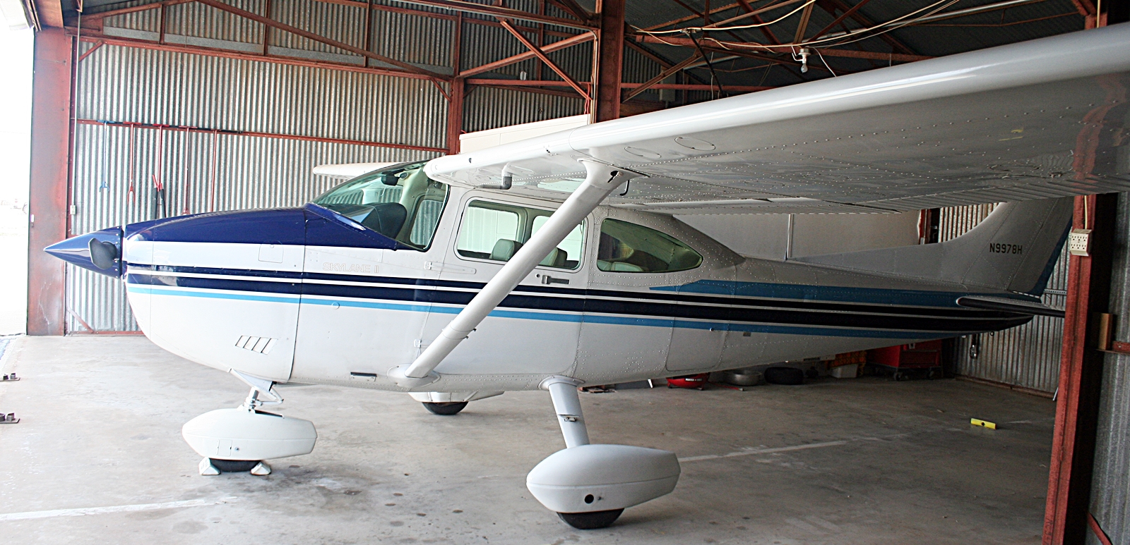1982 Cessna 182R Skylane - Image 2