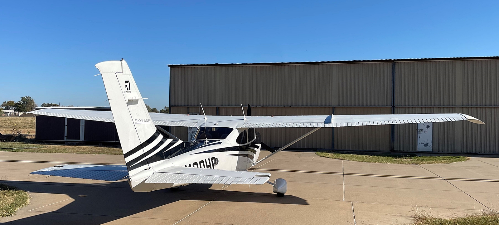 2006 Cessna 182 Skylane, G1000 & Electric A/C - Image 2