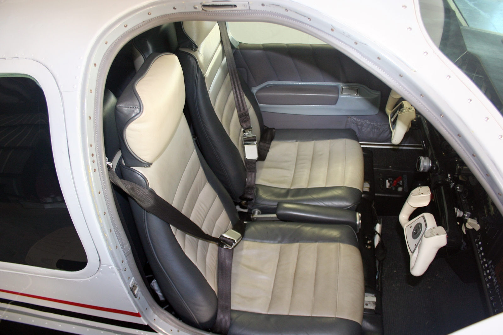 1980 Beechcraft A-36 Bonanza - Image 6