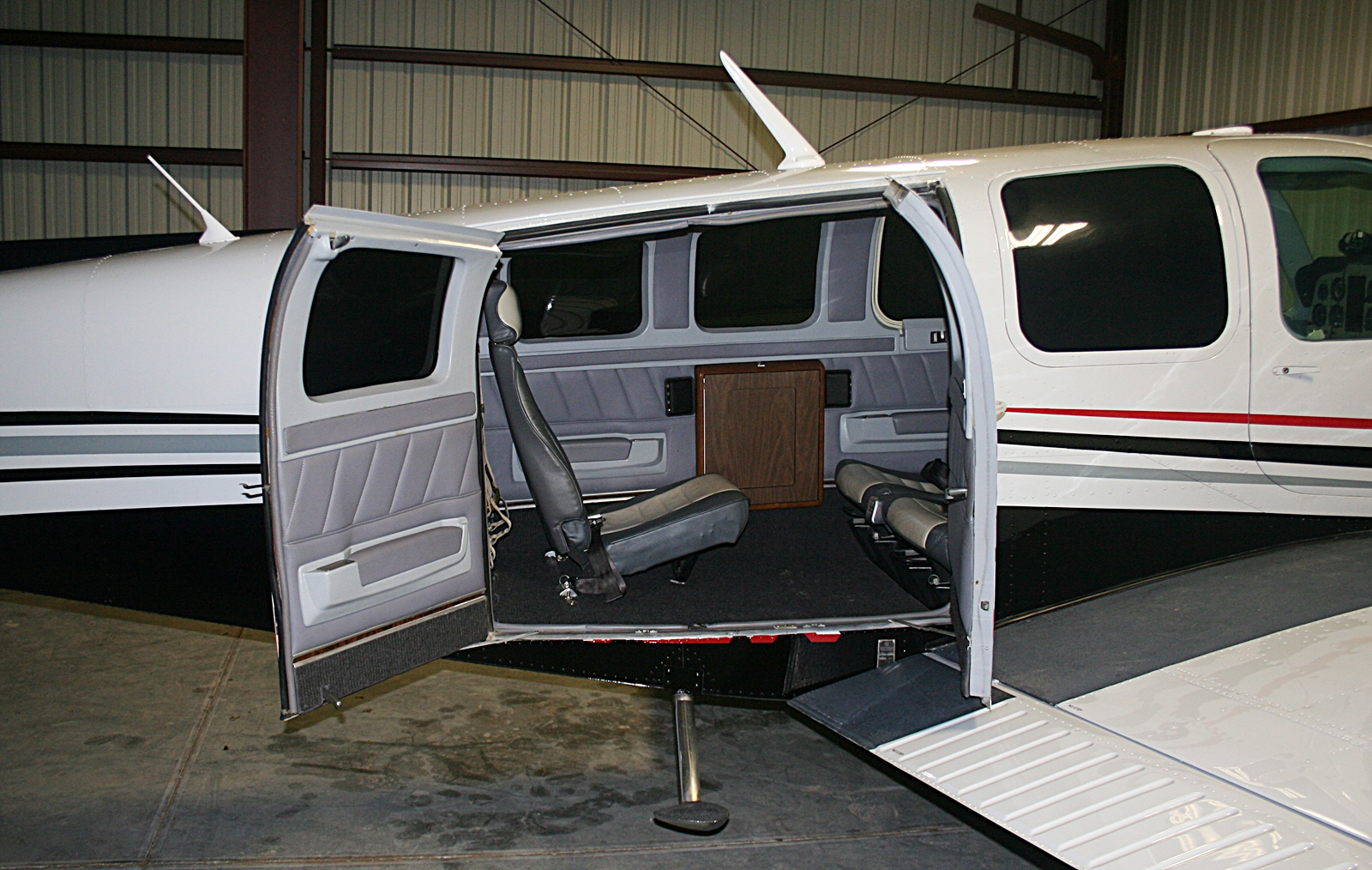 1980 Beechcraft A-36 Bonanza - Image 15