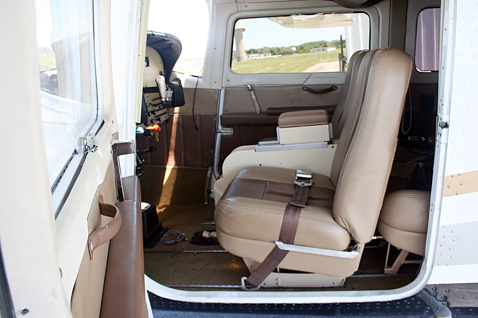 1974 Cessna 210L Centurion - Image 10