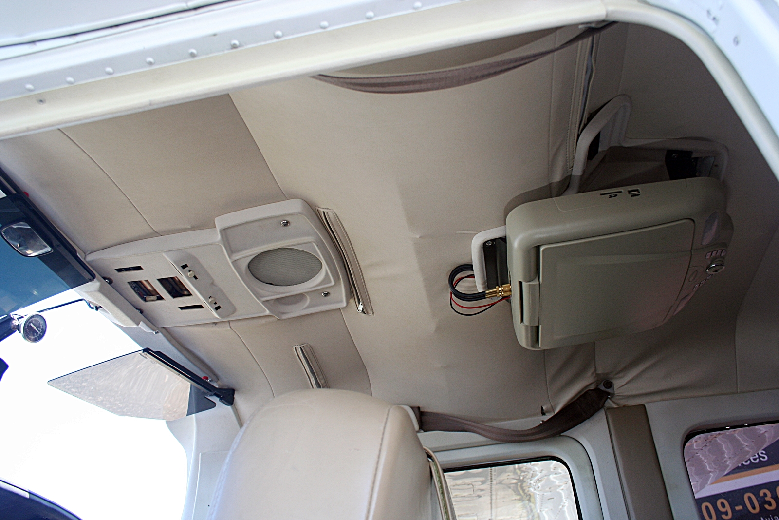 1974 Cessna 210L Centurion - Image 14
