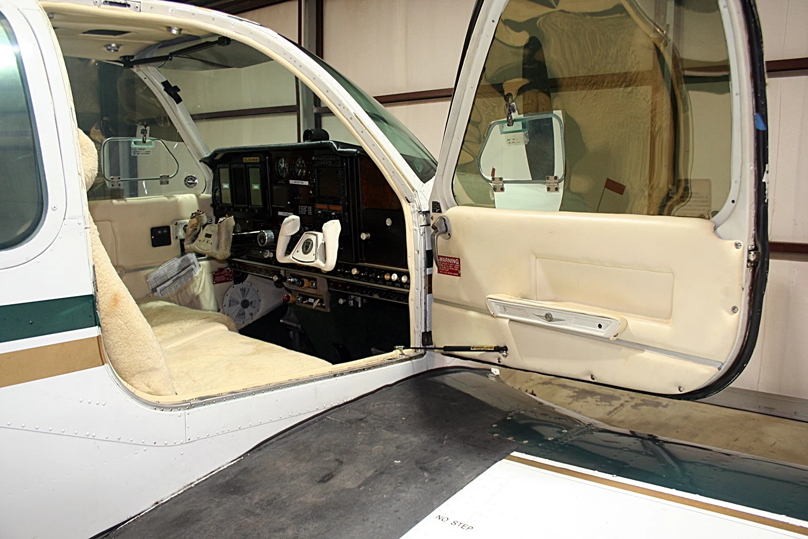 1965 Beechcraft S35 Bonanza - Image 11