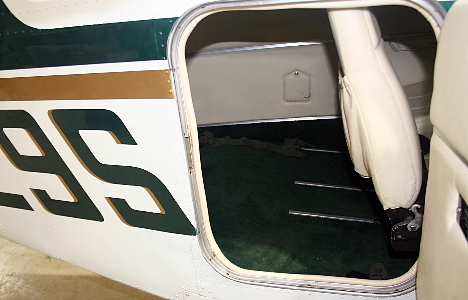 1965 Beechcraft S35 Bonanza - Image 12