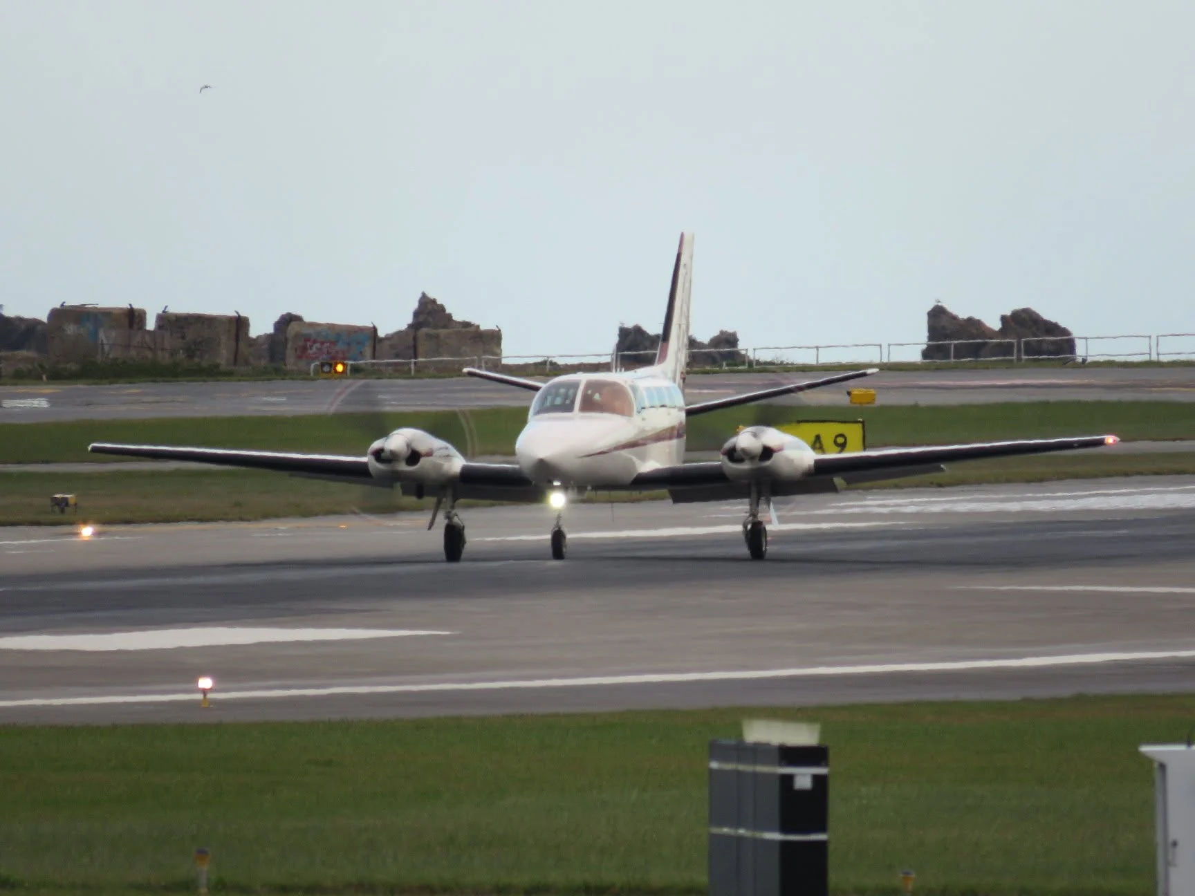 1980 Cessna C404 Titan Ambasador - Image 3